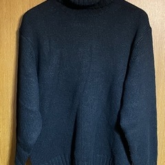 GU 白と黒のハイネックのニット 2枚セットの画像