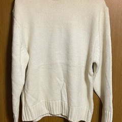 GU 白と黒のハイネックのニット 2枚セットの画像