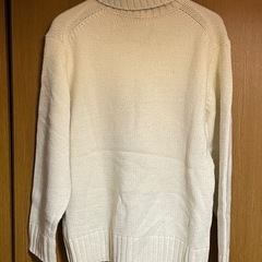 GU 白と黒のハイネックのニット 2枚セットの画像