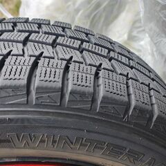 ダンロップのスタッドレスタイヤ4本の画像