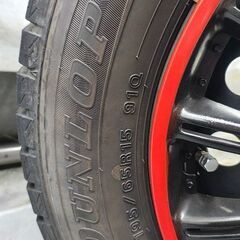 ダンロップのスタッドレスタイヤ4本の画像