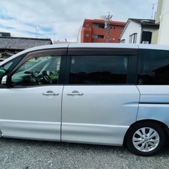 車日産セレナの画像