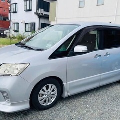 車日産セレナの画像