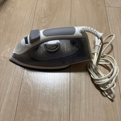 IRIS  OHYAMA スチームアイロン