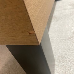 光るリビングテーブルの画像