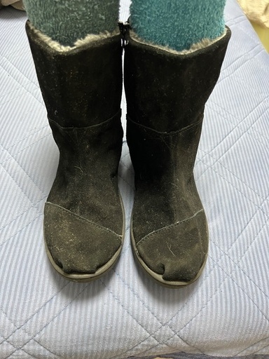 お値下げしました！TOMSムートンブーツ黒22センチ