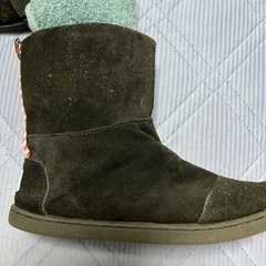 お値下げしました！TOMSムートンブーツ黒22センチの画像