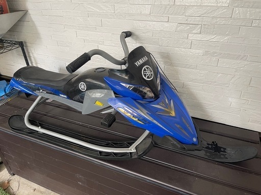 雪遊び用！YAMAHAスノーモービル風ソリ
