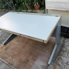 シンプル　オフィス　デスクの画像