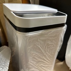 センサー付ゴミ箱★ワンコイン★の画像