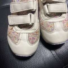asics 花柄　16.5の画像