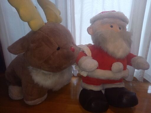 サンタとトナカイのぬいぐるみ