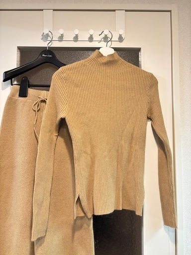 新品美品ベージュニットセットアップ