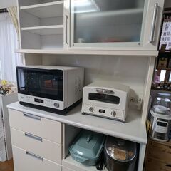 キッチンボード（食器棚）の画像
