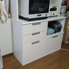 キッチンボード（食器棚）の画像