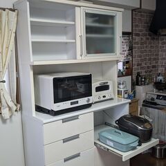 キッチンボード（食器棚）の画像