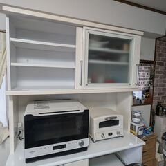 キッチンボード（食器棚）の画像