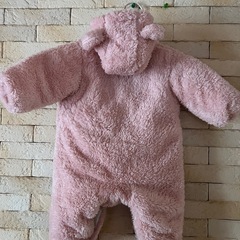 クマ耳付きモコモコカバーオールピンクの画像