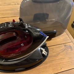 TOSHIBA　スチームアイロン