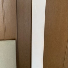 白い壁掛け鏡※写真の鏡面は写り込みを消す為ぼかしています、実際は綺麗です。 の画像