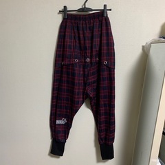 NieR CLOTHING 赤×黒 サルエルパンツ アシンメトリーの画像