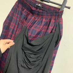 NieR CLOTHING 赤×黒 サルエルパンツ アシンメトリーの画像