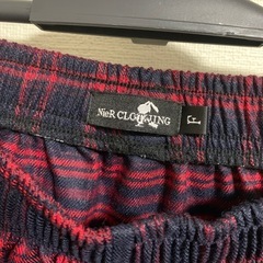 NieR CLOTHING 赤×黒 サルエルパンツ アシンメトリーの画像