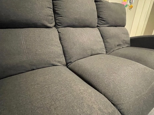 みんなで団欒、3人掛けソファ