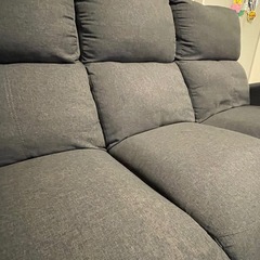 みんなで団欒、3人掛けソファの画像