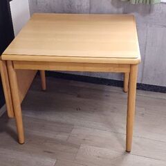 テーブル