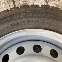 スタッドレスタイヤ スチールホイル付　ダンロップ製　185/60R15の画像
