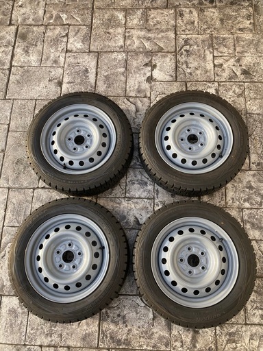 スタッドレスタイヤ スチールホイル付　ダンロップ製　185/60R15