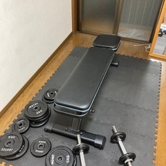 ダンベルとベンチ台