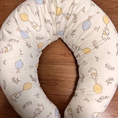 くまのプーさん　抱き枕　授乳クッションの画像
