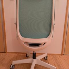 オカムラ オフィスチェア ポータム スタンダードバック ホワイトフレーム 背メッシュ 固定肘 ウレタンキャスター プレーン CF21ZW FKA/Bの画像