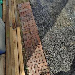 トタンと木材の画像