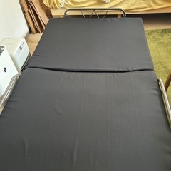 【お取引中】折りたたみセミダブルベッド