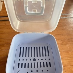 赤ちゃんの補助食用品収納ボックスの画像