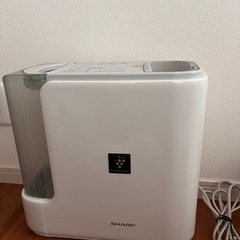 SHARP 加熱帰化式加湿器　2017年製　使用頻度低い為美品　替えフィルター新品付きの画像