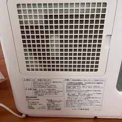 SHARP 加熱帰化式加湿器　2017年製　使用頻度低い為美品　替えフィルター新品付きの画像