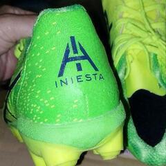 *ASICS。サッカー。スパイクの画像