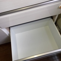食器棚　カップボードの画像