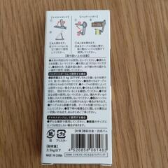 スマホスタンドにもなるバッグハンガーの画像