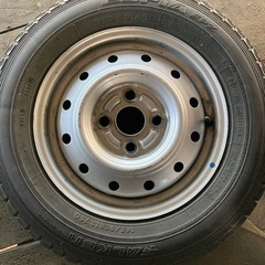 スタッドレス145、ホイール付きの画像