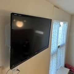 アクオス　壁掛けテレビ
