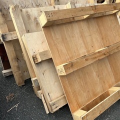 無料！早い者勝ち！木製使用済みパレット。DIYに、薪ストーブに、焚き火にの画像