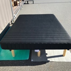 ボンネルコイル脚付きダブルベッド
