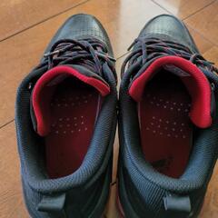 ゴツいアディダスメンズスニーカーの画像