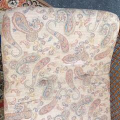 ありがとうございます。藤ラタンソファー、木製ローテーブル、ラグのセットの画像