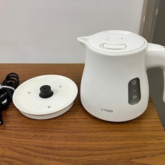 ☆値下げ☆K2412-377 タイガー 電気ケトル PCM-A081 2022年製 0.8ℓ 通電確認済み キズ汚れ有りの画像